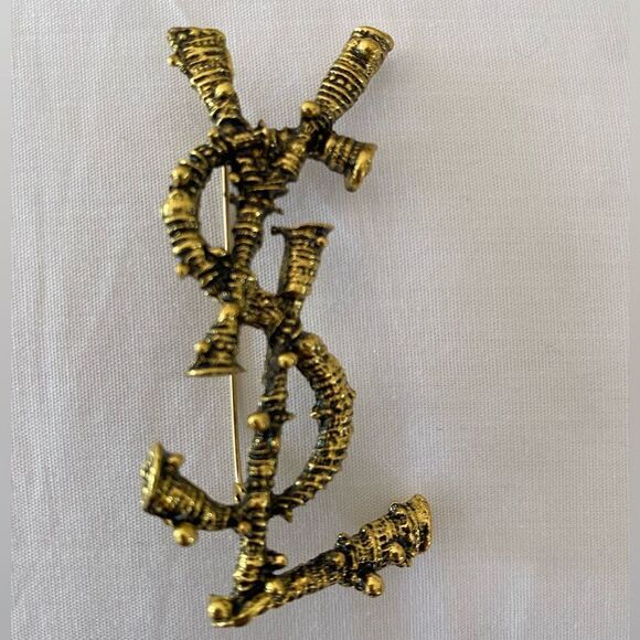 Classic Brooch - Picture 6 of 12